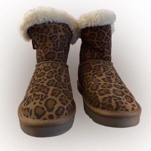 Style and Co beautiful shorty, looks like Uggs, bootie!​​​